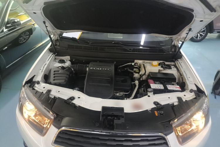 Used Chevrolet Captiva 2015 2.4L 4x4 Flagship Edition 7-Seater Engine Bay