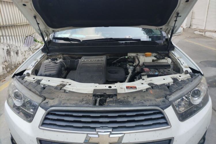 Used Chevrolet Captiva 2015 2.4L 4x4 Flagship Edition 7-Seater Engine Bay