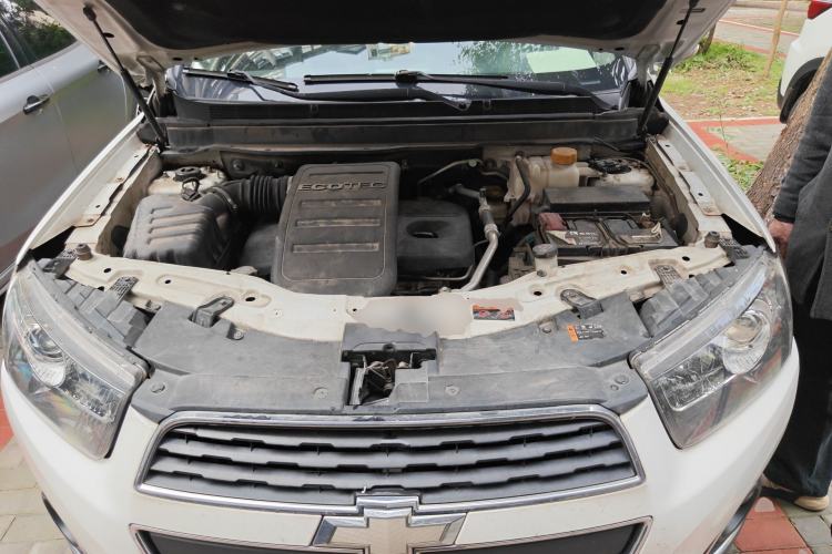 Used Chevrolet Captiva 2015 2.4L 4x4 Flagship Edition 7-Seater Engine Bay