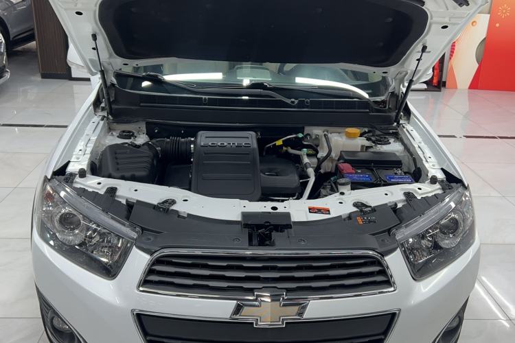 Used Chevrolet Captiva 2015 2.4L 4x4 Flagship Edition 7-Seater Engine Bay
