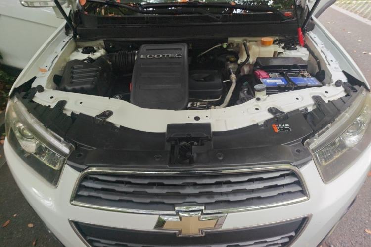Used Chevrolet Captiva 2015 2.4L Two-Wheel Drive Urban Version 7 Seats Engine Bay