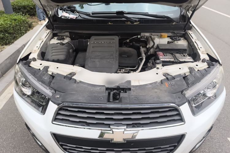 Used Chevrolet Captiva 2015 2.4L Two-Wheel Drive Urban Version 5 Seats Engine Bay