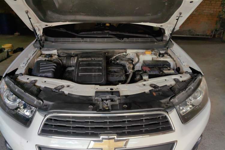 Used Chevrolet Captiva 2015 2.4L Two-Wheel Drive Urban Version 7 Seats Engine Bay