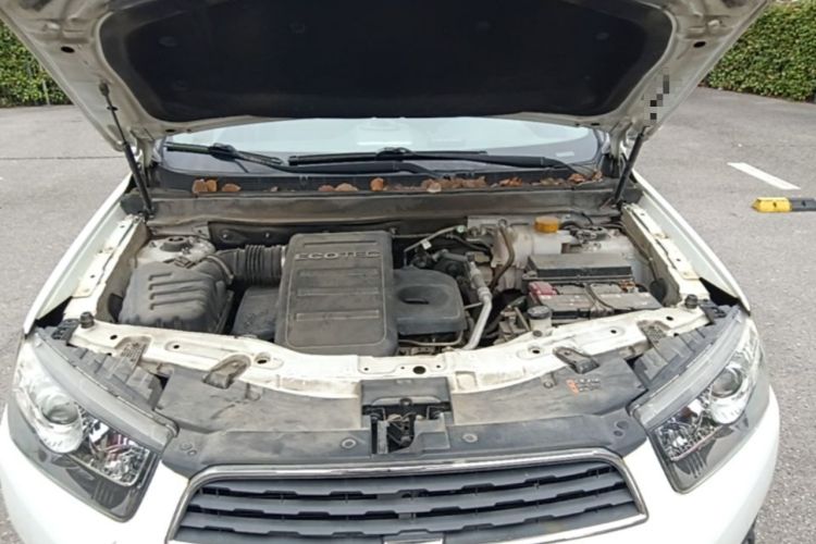 Used Chevrolet Captiva 2015 2.4L Two-Wheel Drive Urban Version 7 Seats Engine Bay