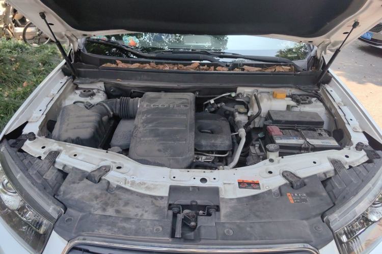 Used Chevrolet Captiva 2015 2.4L 4x4 Flagship Edition 7-Seater Engine Bay