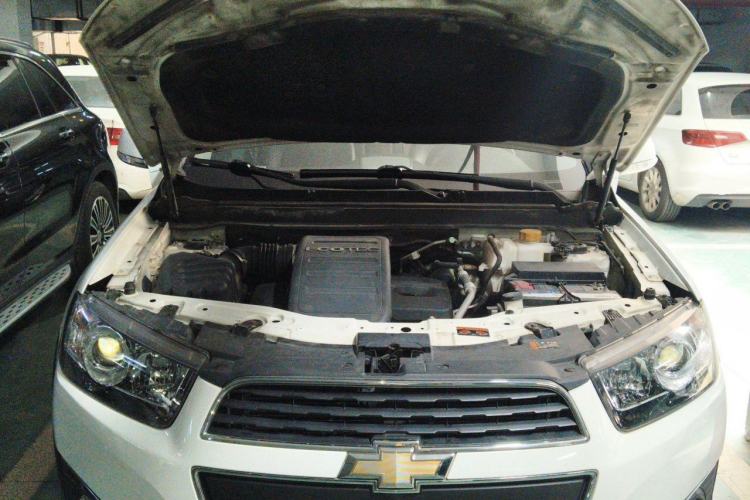 Used Chevrolet Captiva 2015 2.4L 4x4 Flagship Edition 7-Seater Engine Bay