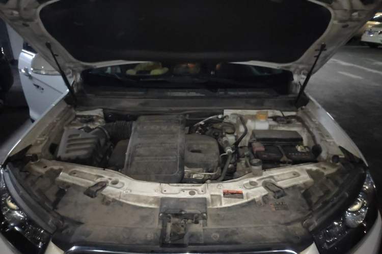 Used Chevrolet Captiva 2015 2.4L 4x4 Flagship Edition 7-Seater Engine Bay