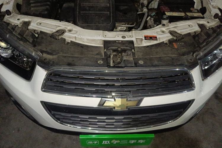 Used Chevrolet Captiva 2015 2.4L 4x4 Flagship Edition 7-Seater Engine Bay