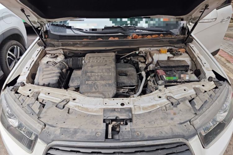 Used Chevrolet Captiva 2015 2.4L Two-Wheel Drive Urban Version 7 Seats Engine Bay