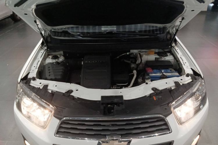 Used Chevrolet Captiva 2015 2.4L Two-Wheel Drive Urban Version 5 Seats Engine Bay