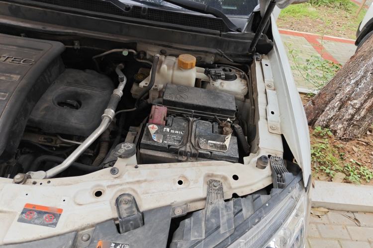Used Chevrolet Captiva 2015 2.4L 4x4 Flagship Edition 7-Seater Engine Bay Left