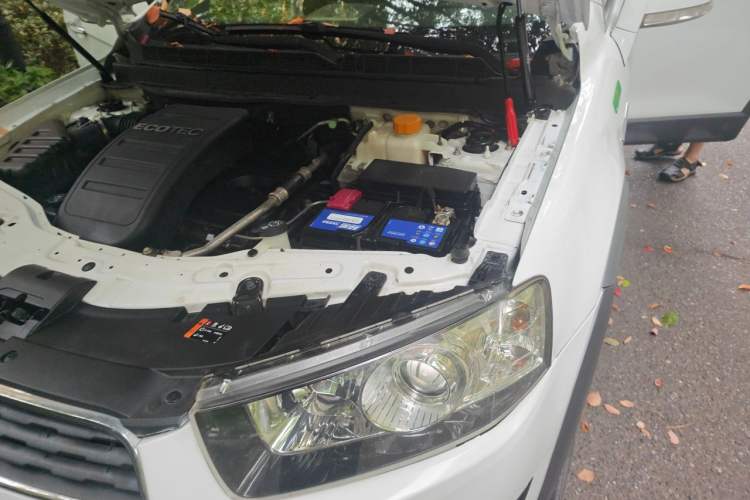 Used Chevrolet Captiva 2015 2.4L Two-Wheel Drive Urban Version 7 Seats Engine Bay Left