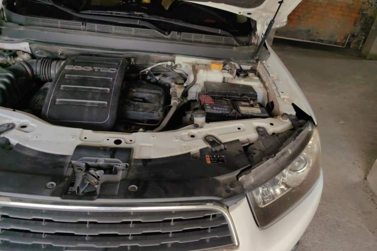 Used Chevrolet Captiva 2015 2.4L Two-Wheel Drive Urban Version 7 Seats Engine Bay Left