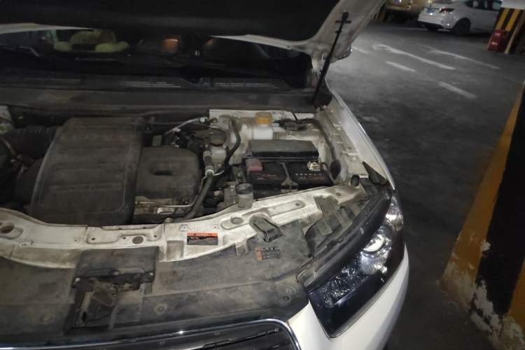 Used Chevrolet Captiva 2015 2.4L 4x4 Flagship Edition 7-Seater Engine Bay Left