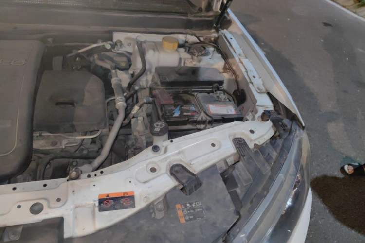 Used Chevrolet Captiva 2015 2.4L 4x4 Flagship Edition 7-Seater Engine Bay Left