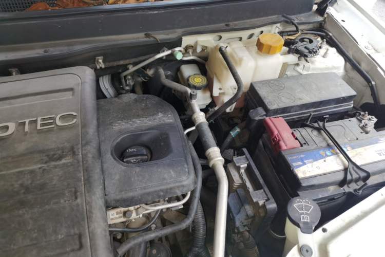 Used Chevrolet Captiva 2015 2.4L 4x4 Flagship Edition 7-Seater Engine Bay Left