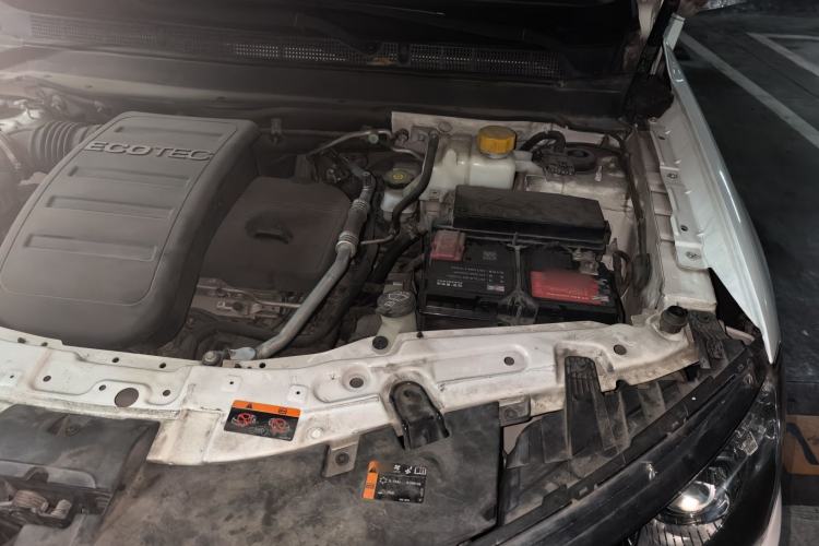 Used Chevrolet Captiva 2015 2.4L 4x4 Flagship Edition 7-Seater Engine Bay Left