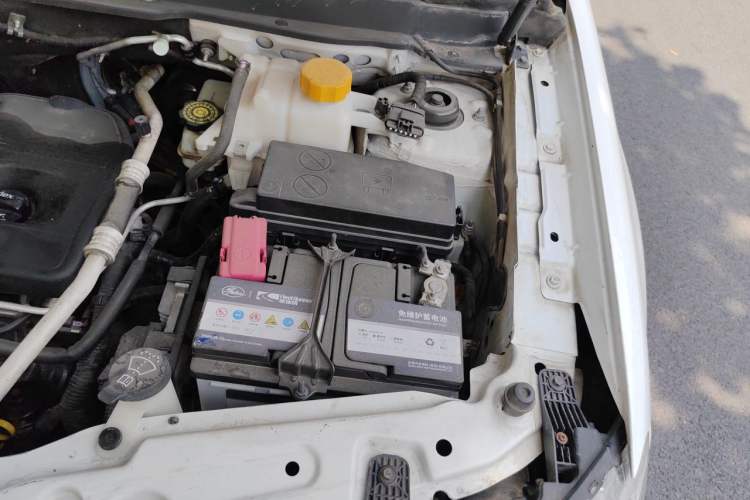 Used Chevrolet Captiva 2015 2.4L 4x4 Flagship Edition 7-Seater Engine Bay Left