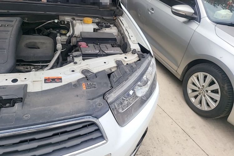 Used Chevrolet Captiva 2015 2.4L 4x4 Flagship Edition 7-Seater Engine Bay Left