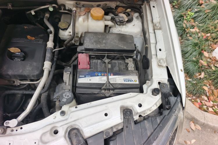 Used Chevrolet Captiva 2015 2.4L 4x4 Flagship Edition 7-Seater Engine Bay Left