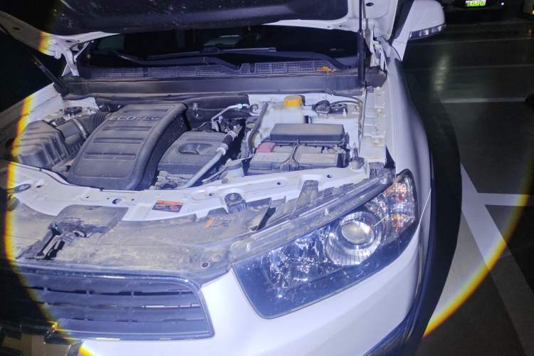 Used Chevrolet Captiva 2015 2.4L 4x4 Flagship Edition 7-Seater Engine Bay Left