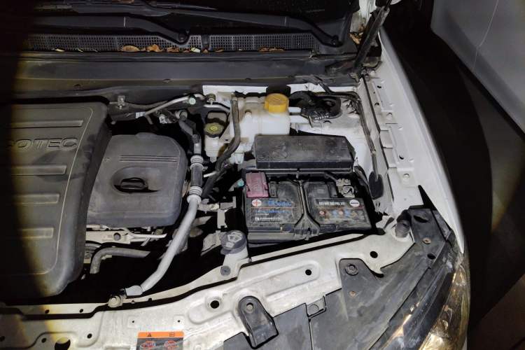 Used Chevrolet Captiva 2015 2.4L 4x4 Flagship Edition 7-Seater Engine Bay Left