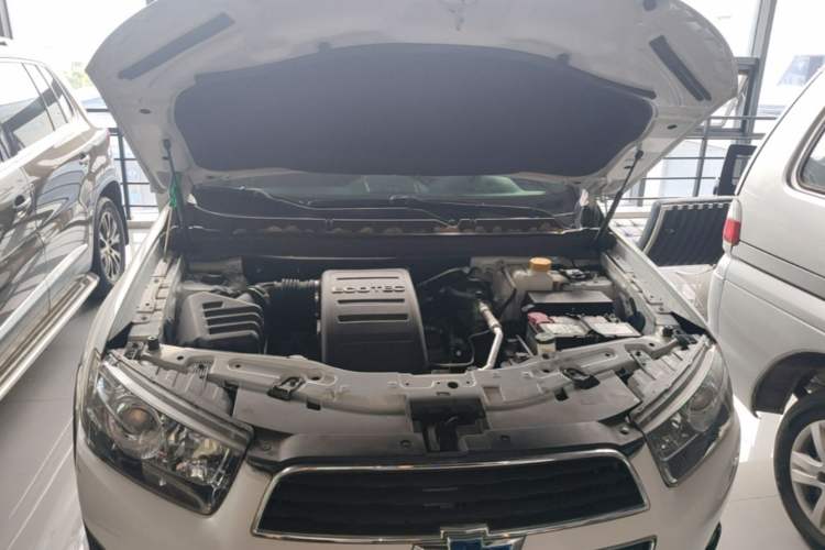 Used Chevrolet Captiva 2015 2.4L Two-Wheel Drive Urban Version 7 Seats Engine Bay