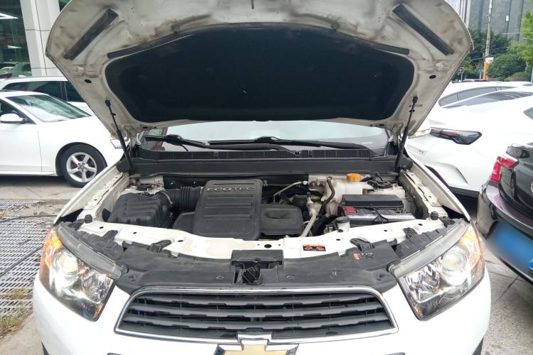 Used Chevrolet Captiva 2015 2.4L 4x4 Flagship Edition 7-Seater Engine Bay