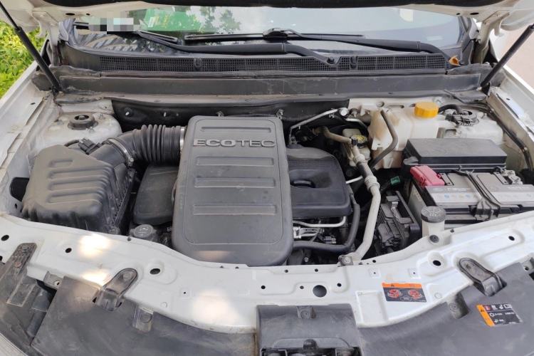 Used Chevrolet Captiva 2015 2.4L 4x4 Flagship Edition 7-Seater Engine Bay