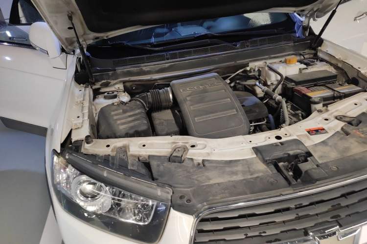 Used Chevrolet Captiva 2015 2.4L 4x4 Flagship Edition 7-Seater Engine Bay Right