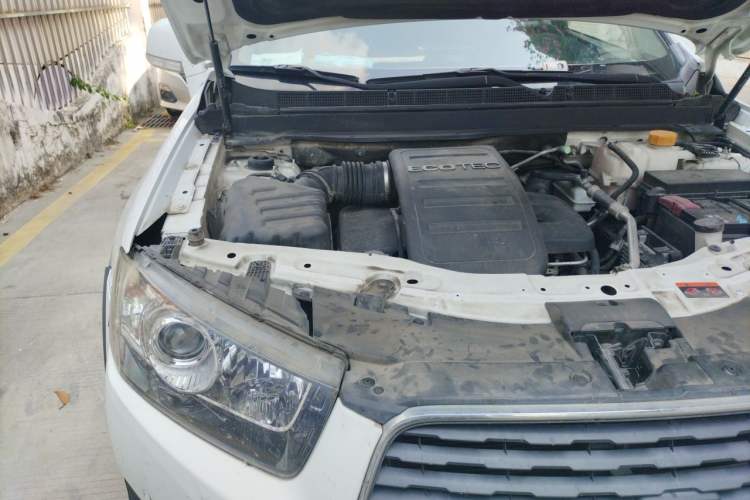 Used Chevrolet Captiva 2015 2.4L 4x4 Flagship Edition 7-Seater Engine Bay Right