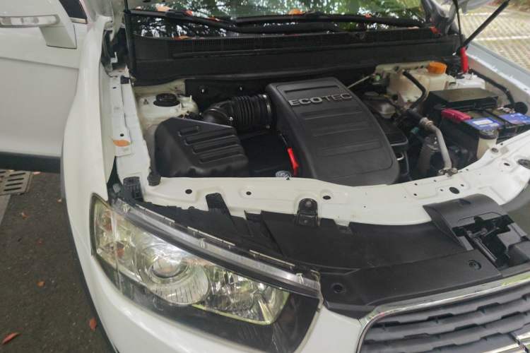 Used Chevrolet Captiva 2015 2.4L Two-Wheel Drive Urban Version 7 Seats Engine Bay Right