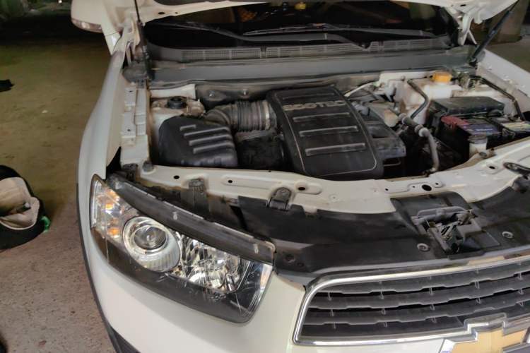 Used Chevrolet Captiva 2015 2.4L Two-Wheel Drive Urban Version 7 Seats Engine Bay Right