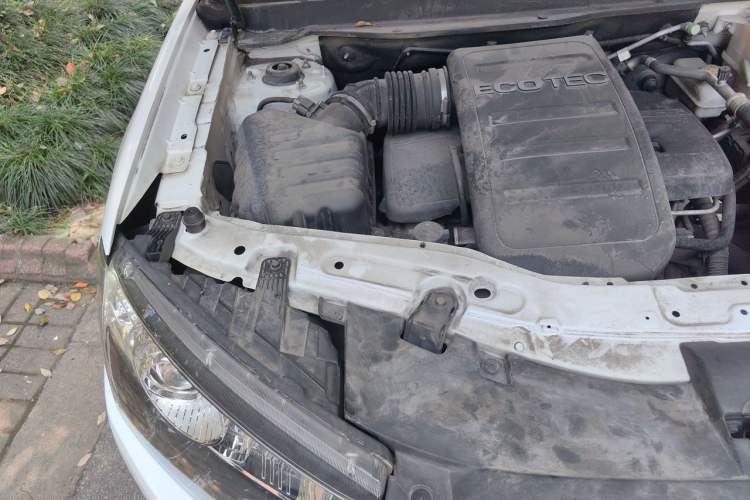 Used Chevrolet Captiva 2015 2.4L 4x4 Flagship Edition 7-Seater Engine Bay Right