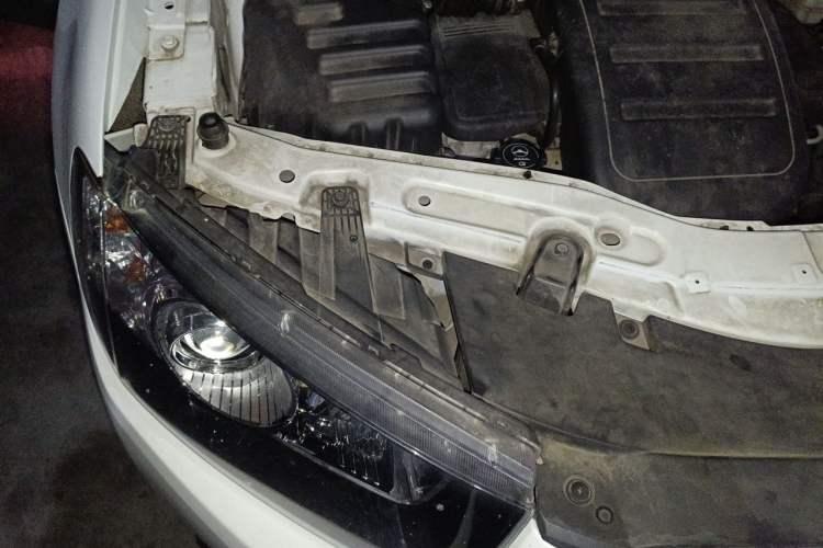 Used Chevrolet Captiva 2015 2.4L 4x4 Flagship Edition 7-Seater Engine Bay Right