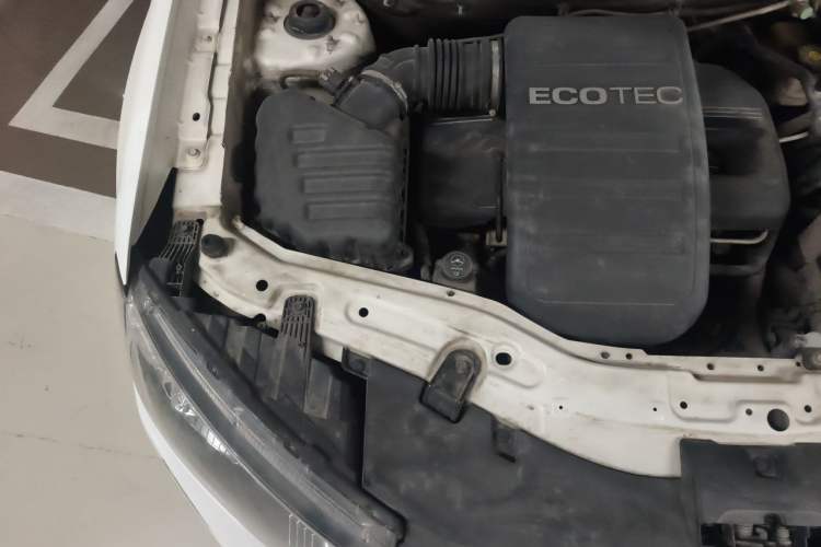Used Chevrolet Captiva 2015 2.4L 4x4 Flagship Edition 7-Seater Engine Bay Right