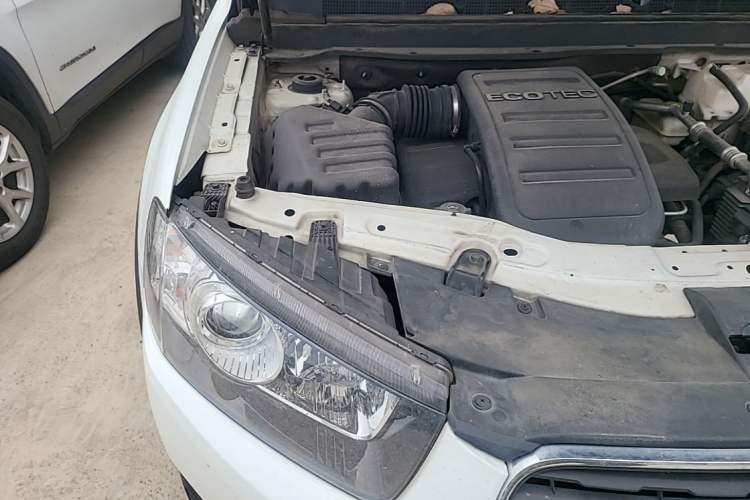 Used Chevrolet Captiva 2015 2.4L 4x4 Flagship Edition 7-Seater Engine Bay Right