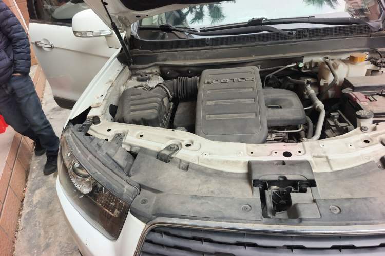 Used Chevrolet Captiva 2015 2.4L Two-Wheel Drive Urban Version 7 Seats Engine Bay Right