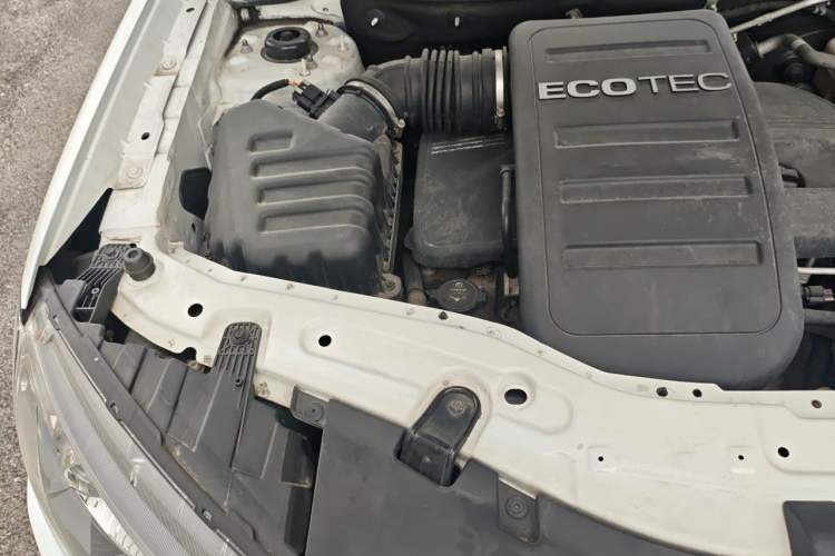 Used Chevrolet Captiva 2015 2.4L Two-Wheel Drive Urban Version 5 Seats Engine Bay Right