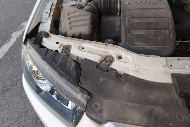 Used Chevrolet Captiva 2015 2.4L 4x4 Flagship Edition 7-Seater Engine Bay Right