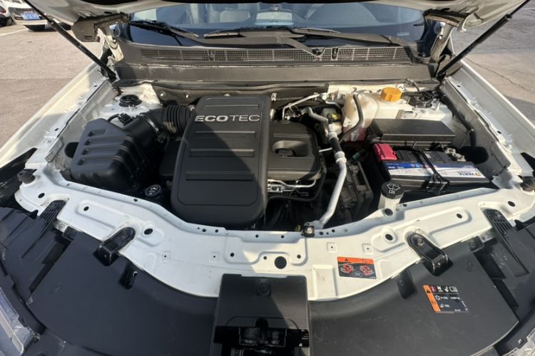 Used Chevrolet Captiva 2015 2.4L 4x4 Flagship Edition 7-Seater Engine Bay