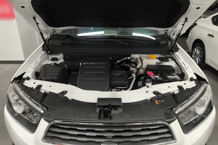 Used Chevrolet Captiva 2015 2.4L Two-Wheel Drive Urban Version 7 Seats Engine Bay