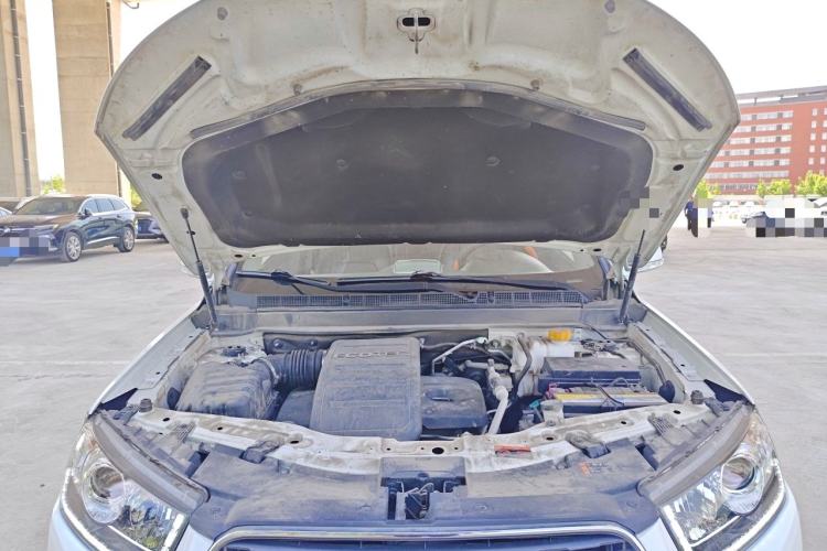 Used Chevrolet Captiva 2015 2.4L 4x4 Flagship Edition 7-Seater Engine Bay