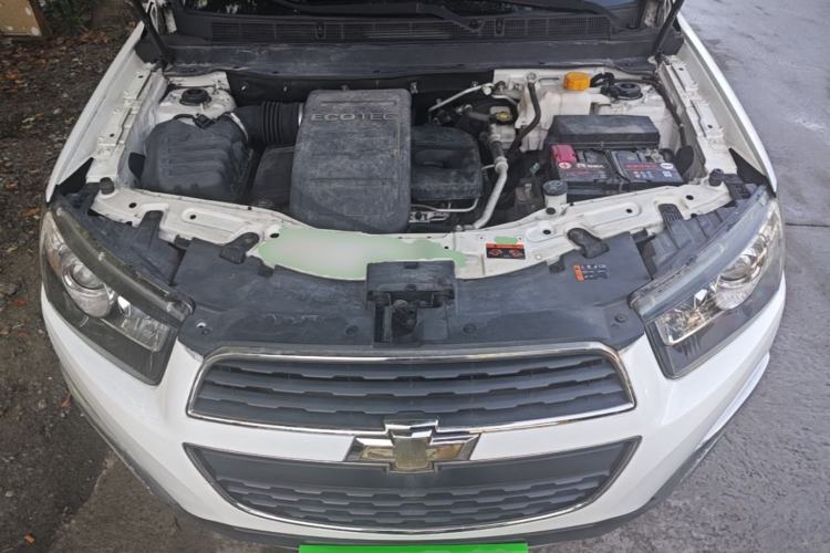 Used Chevrolet Captiva 2015 2.4L 4x4 Flagship Edition 7-Seater Engine Bay