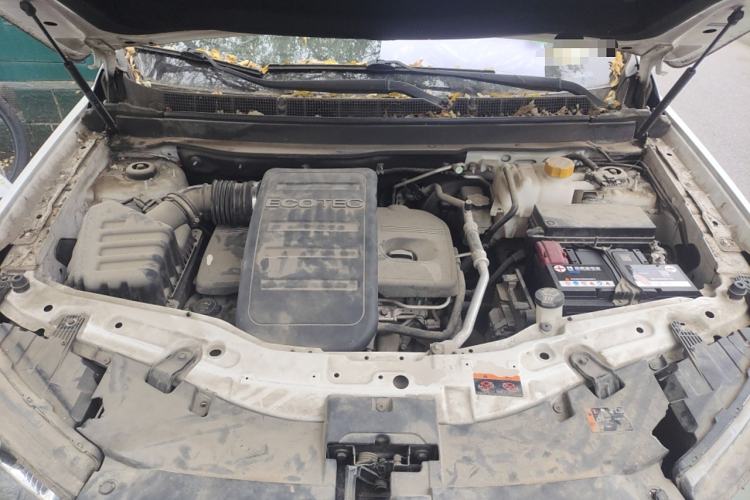 Used Chevrolet Captiva 2015 2.4L 4x4 Flagship Edition 7-Seater Engine Bay