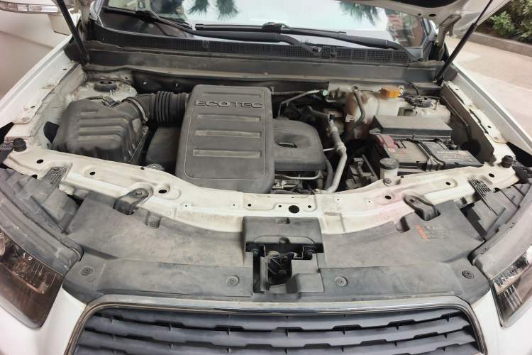 Used Chevrolet Captiva 2015 2.4L Two-Wheel Drive Urban Version 7 Seats Engine Bay
