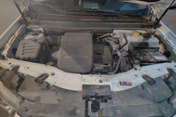 Used Chevrolet Captiva 2015 2.4L 4x4 Flagship Edition 7-Seater Engine Bay