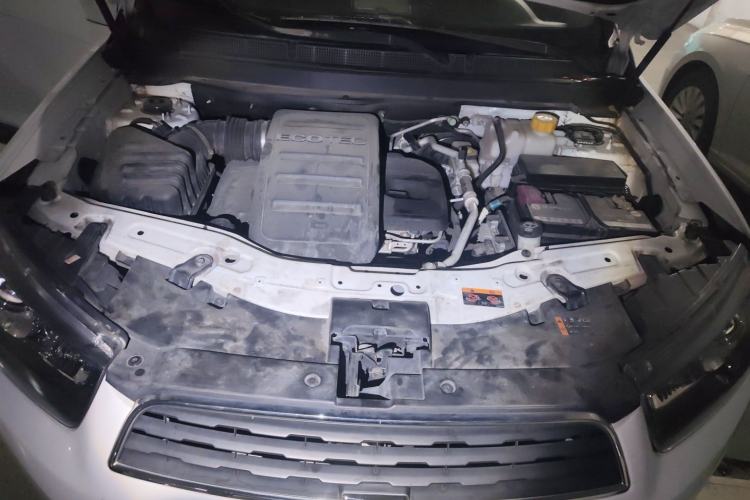 Used Chevrolet Captiva 2015 2.4L 4x4 Flagship Edition 7-Seater Engine Bay