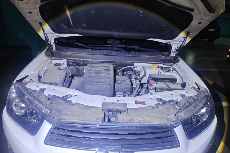 Used Chevrolet Captiva 2015 2.4L 4x4 Flagship Edition 7-Seater Engine Bay