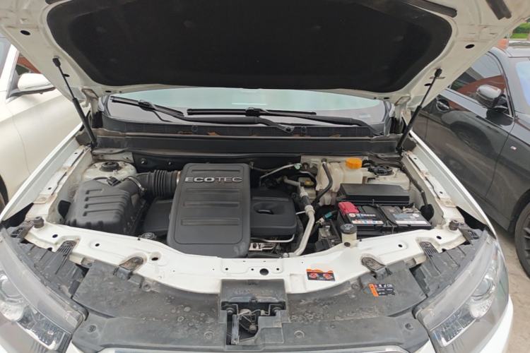 Used Chevrolet Captiva 2015 2.4L 4x4 Flagship Edition 7-Seater Engine Bay